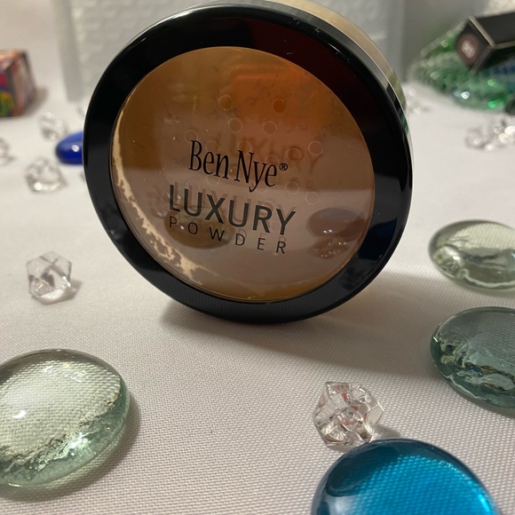 Ben Nye Dolce Luxury Powder,highlighting … - Picture 3 of 8